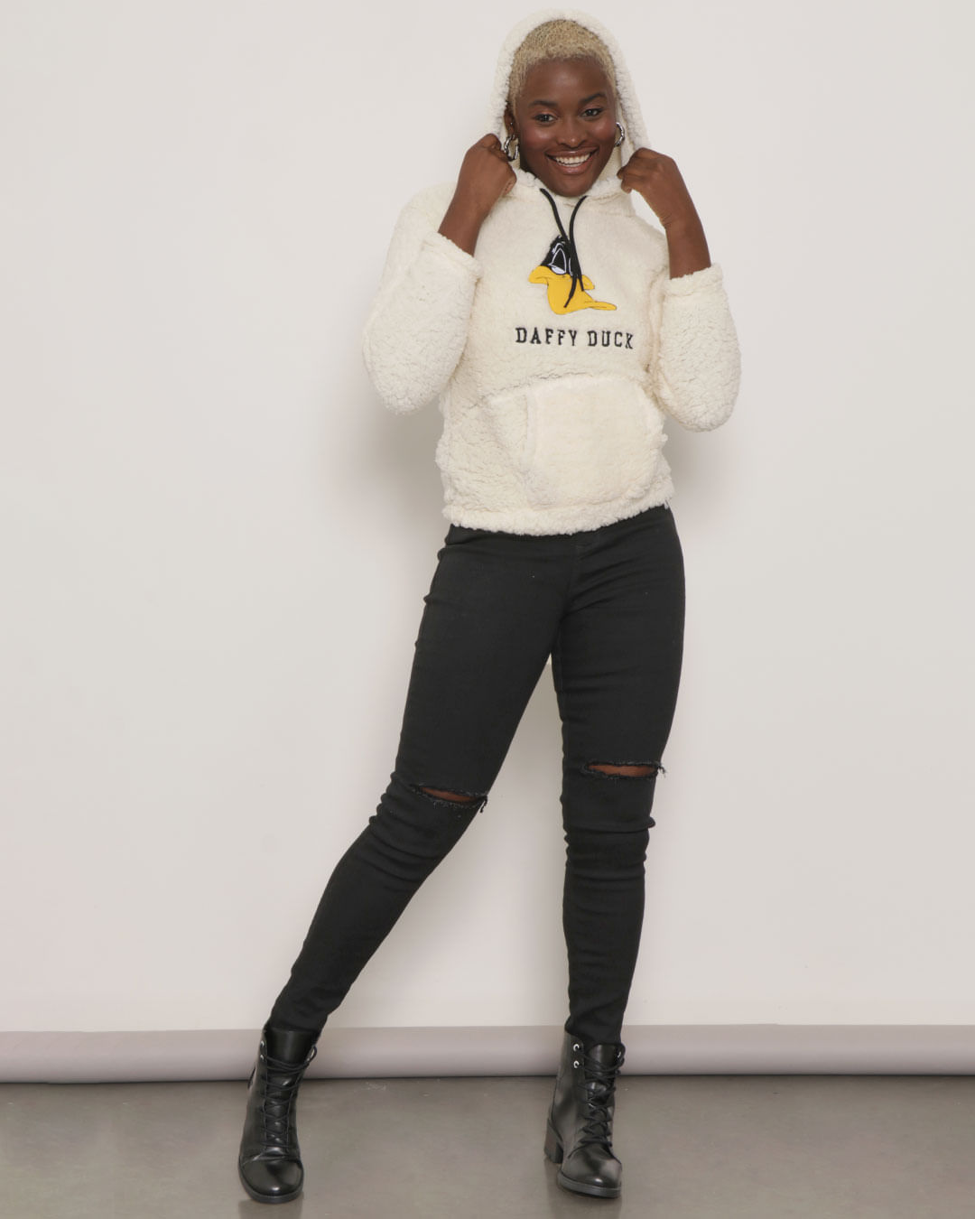 Moletom-Pelinho-Daffy-Duck-231026---Off-White