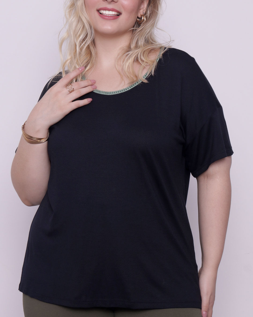 Blusa-Tt482-Mc-Aviamento-Decote---Preto