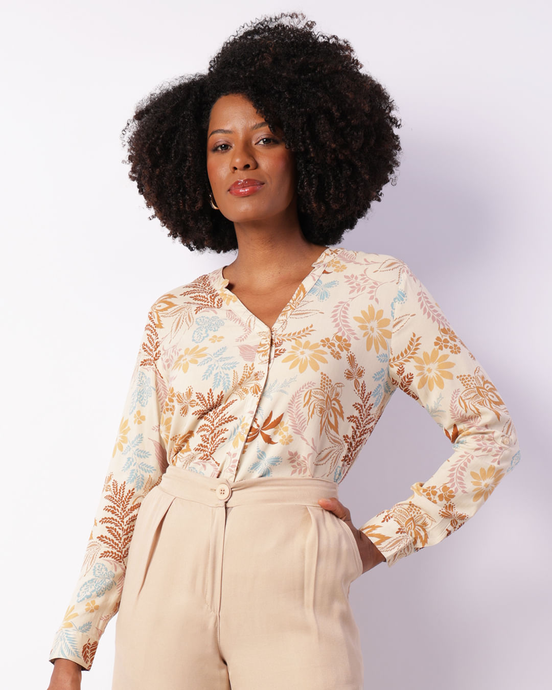 Camisa Feminina Berry Viscose Manga Longa Estampada Bege