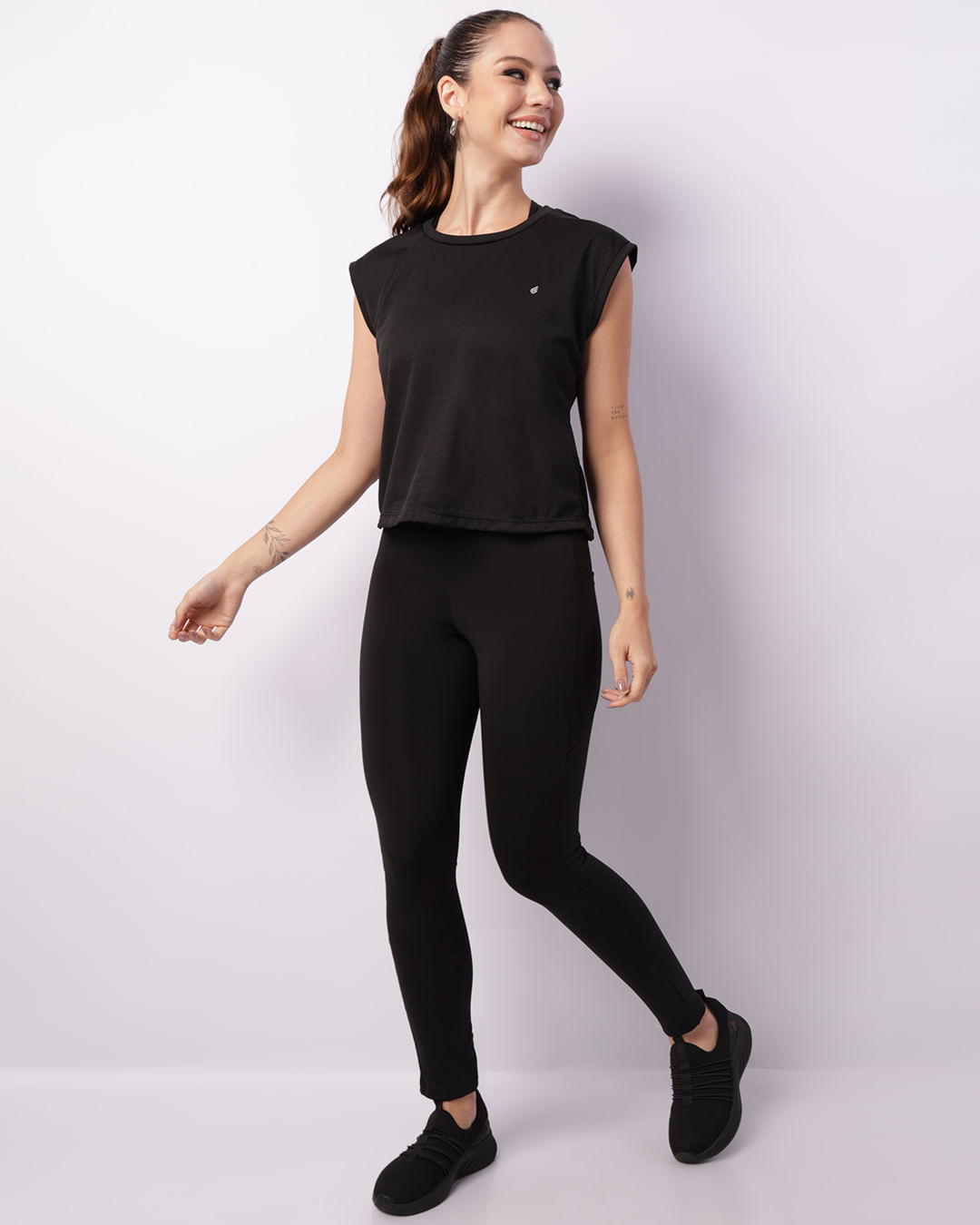 Blusa-Furadinha-Raglan---Preto