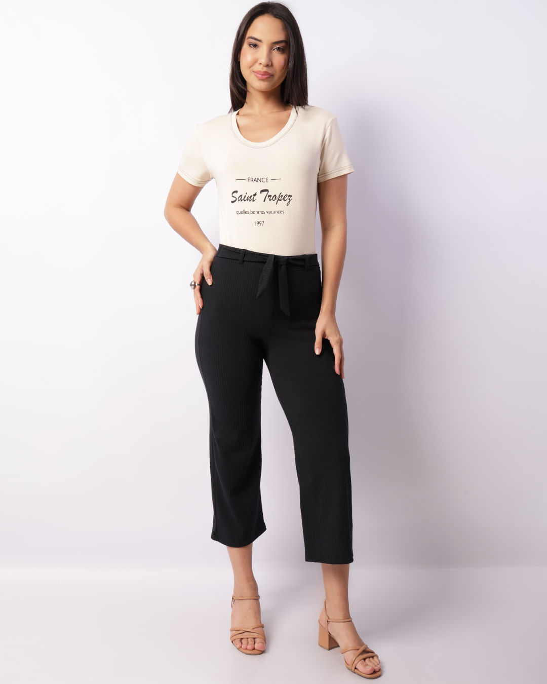 Calça Feminina Pantacourt Canelada Com Cordão Preta