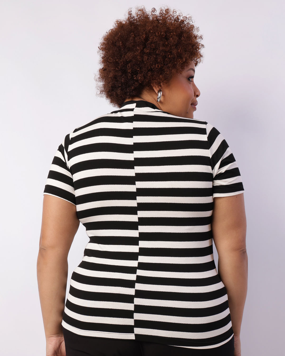 Blusa-Mc-40269-Listrada-Gola-Alta---Preto