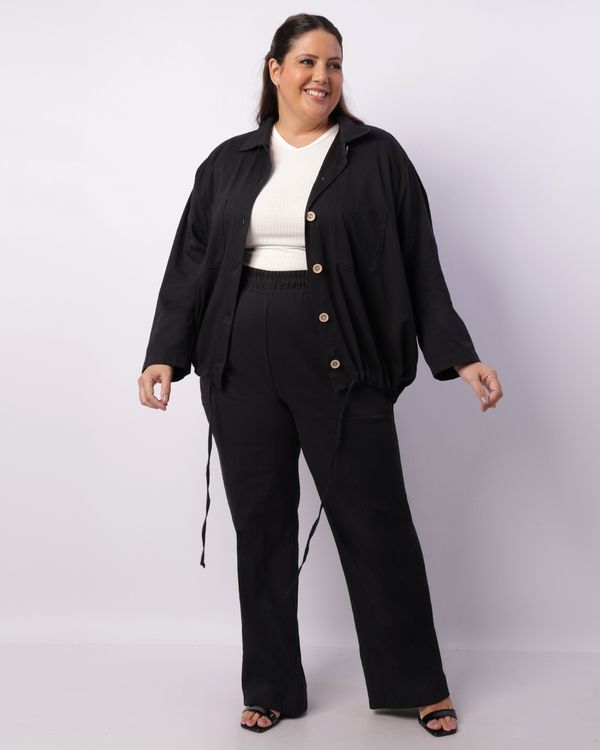 Calça Plus Size Feminina Reta Viscolinho Com Recortes Preta G1