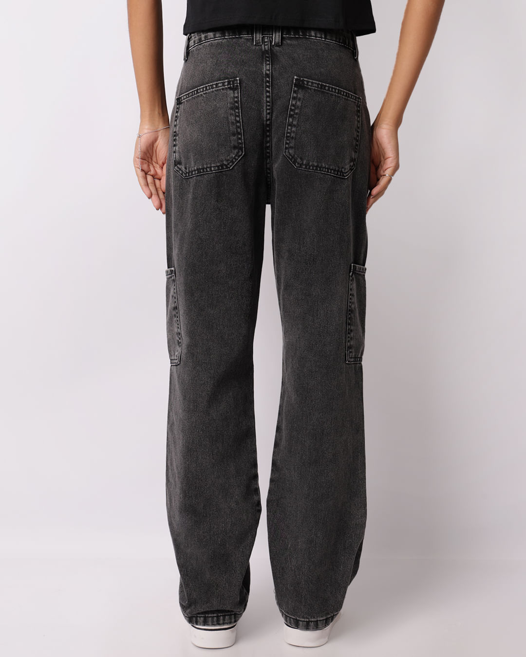 Calça Jeans Feminina Reta Com Bolsos Cargo Preta