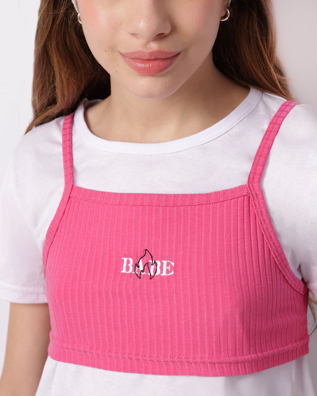 Blusa Juvenil Cropped Com Sobreposição Bordado Rosa-1747393090221