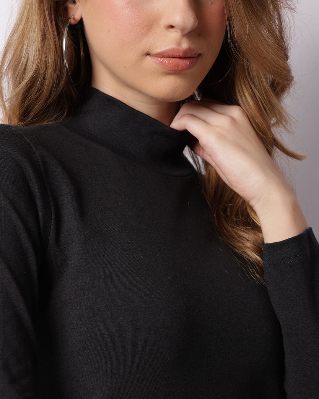 Blusa Feminina Gola Alta Básica Preta-1747943920266