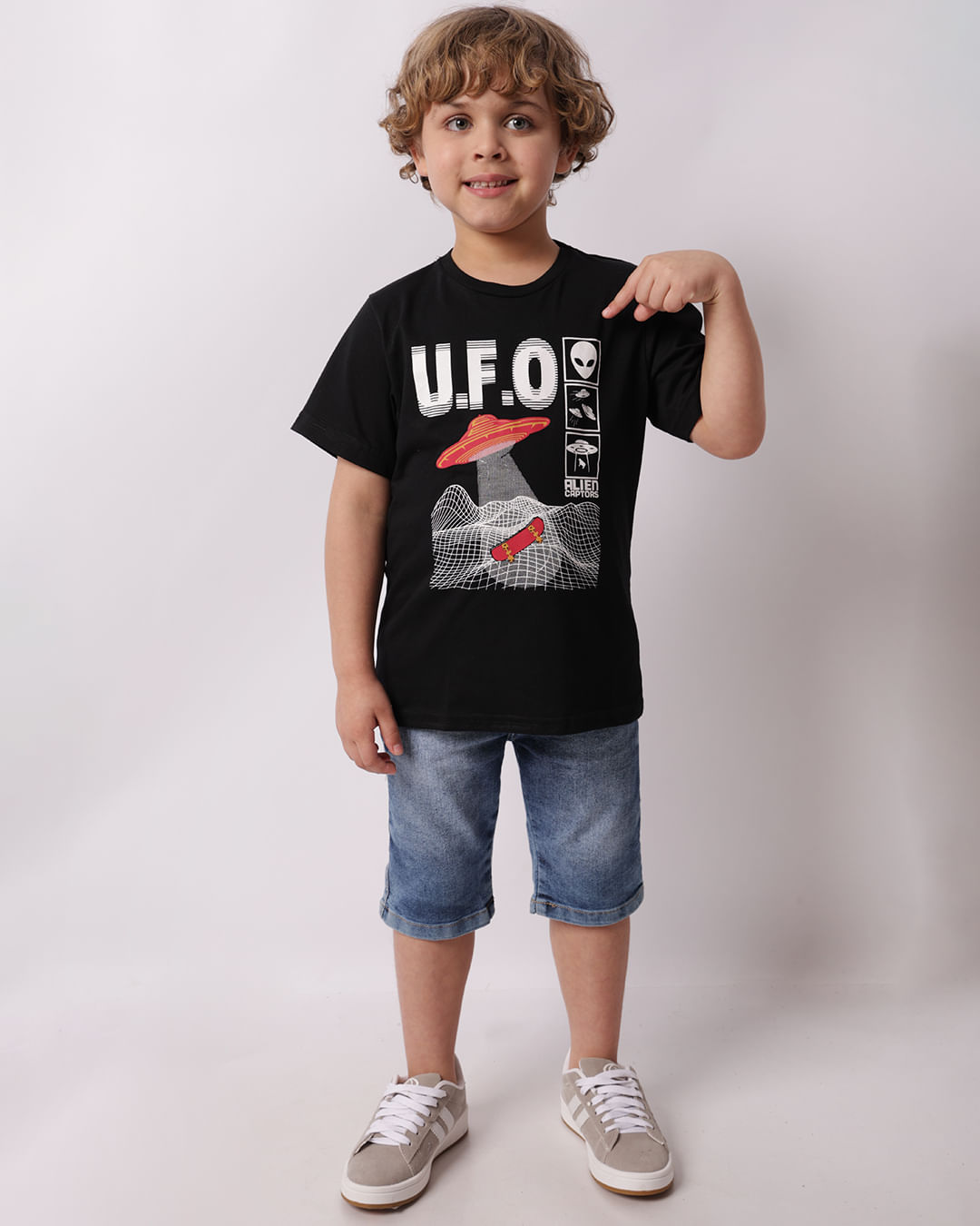 Camiseta Infantil Menino Estampa Extraterrestre Frontal Manga Curta Preta-1748346064489