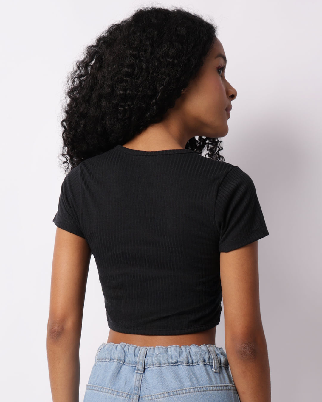Blusa Juvenil Cropped Manga Curta Canelada Preta-1748346416684