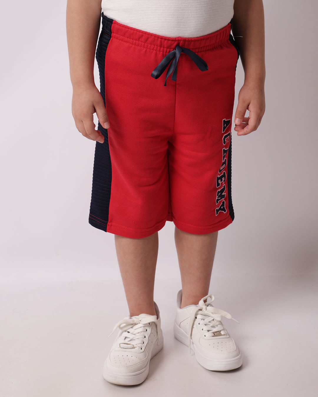 Bermuda Infantil Moletinho Com Recortes Estampa Vermelha-1748348901766