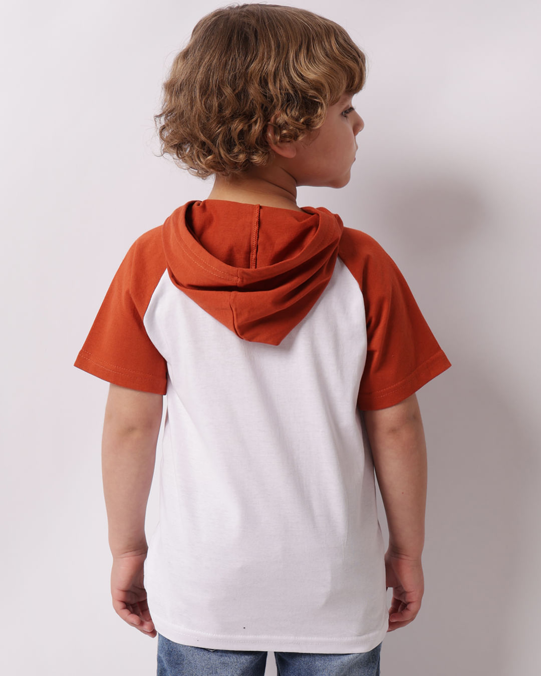 Camiseta Infantil Com Capuz Manga Raglan Branca-1748621700726