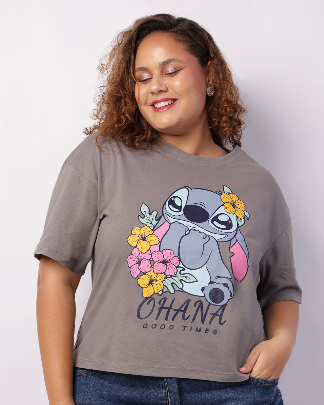 CAMPANHA PERSONAGEM Camiseta Plus Size Feminina Disney Stitch Oversized Manga Curta Cinza-1749068311429