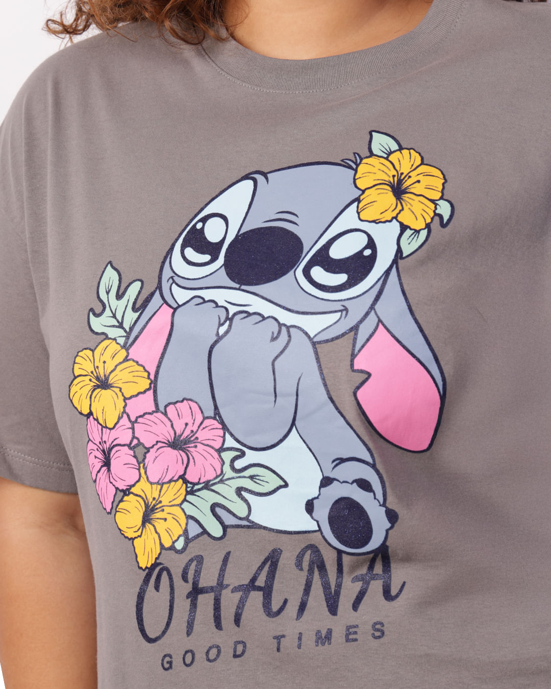 CAMPANHA PERSONAGEM Camiseta Plus Size Feminina Disney Stitch Oversized Manga Curta Cinza-1749068335451