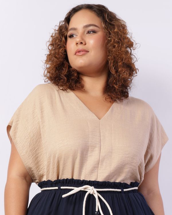 Blusa Plus Size Feminina Berry & Co. Decote V Bege G2