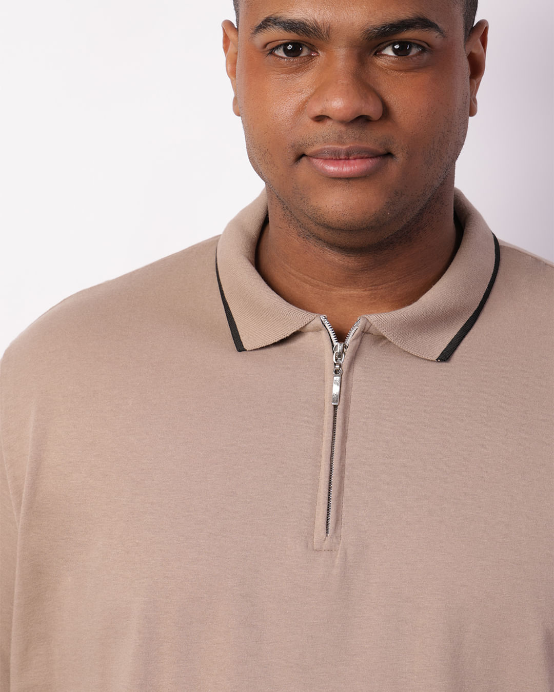 Camisa Polo Plus Size Masculina Com Zíper Bege