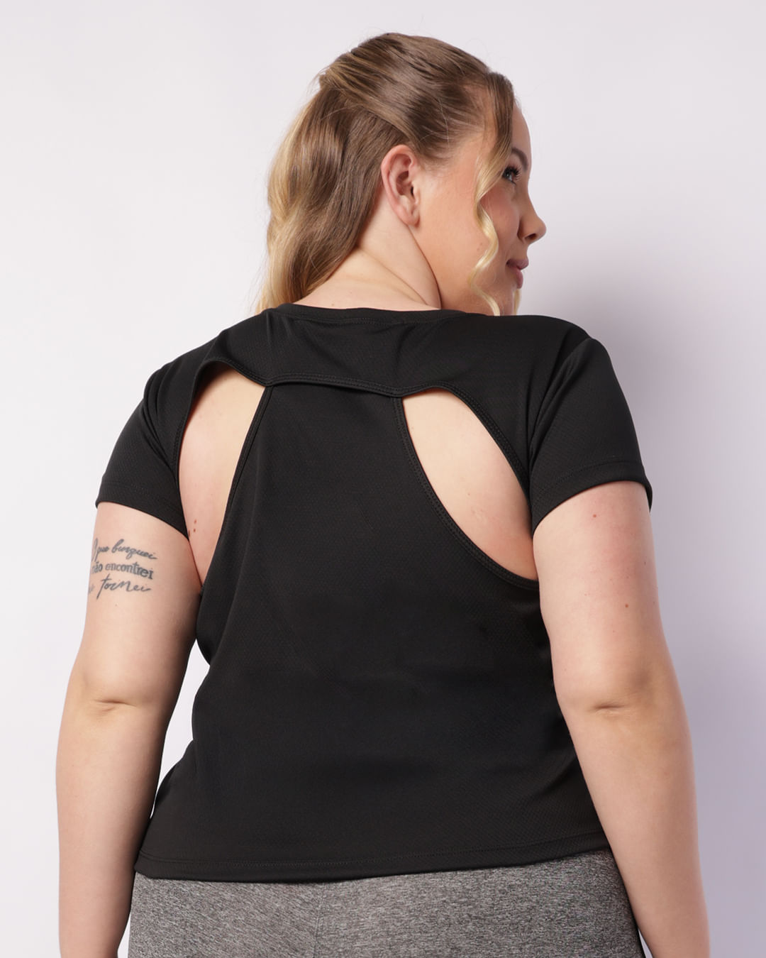 Blusa-Plus-Com-Abertura-Costas---Preto