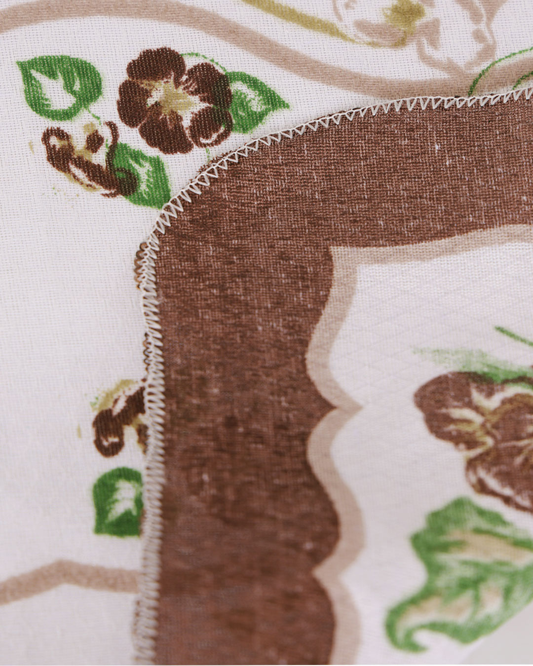 Lugar-Americano-Pa-30x40-215906---Marrom-Floral