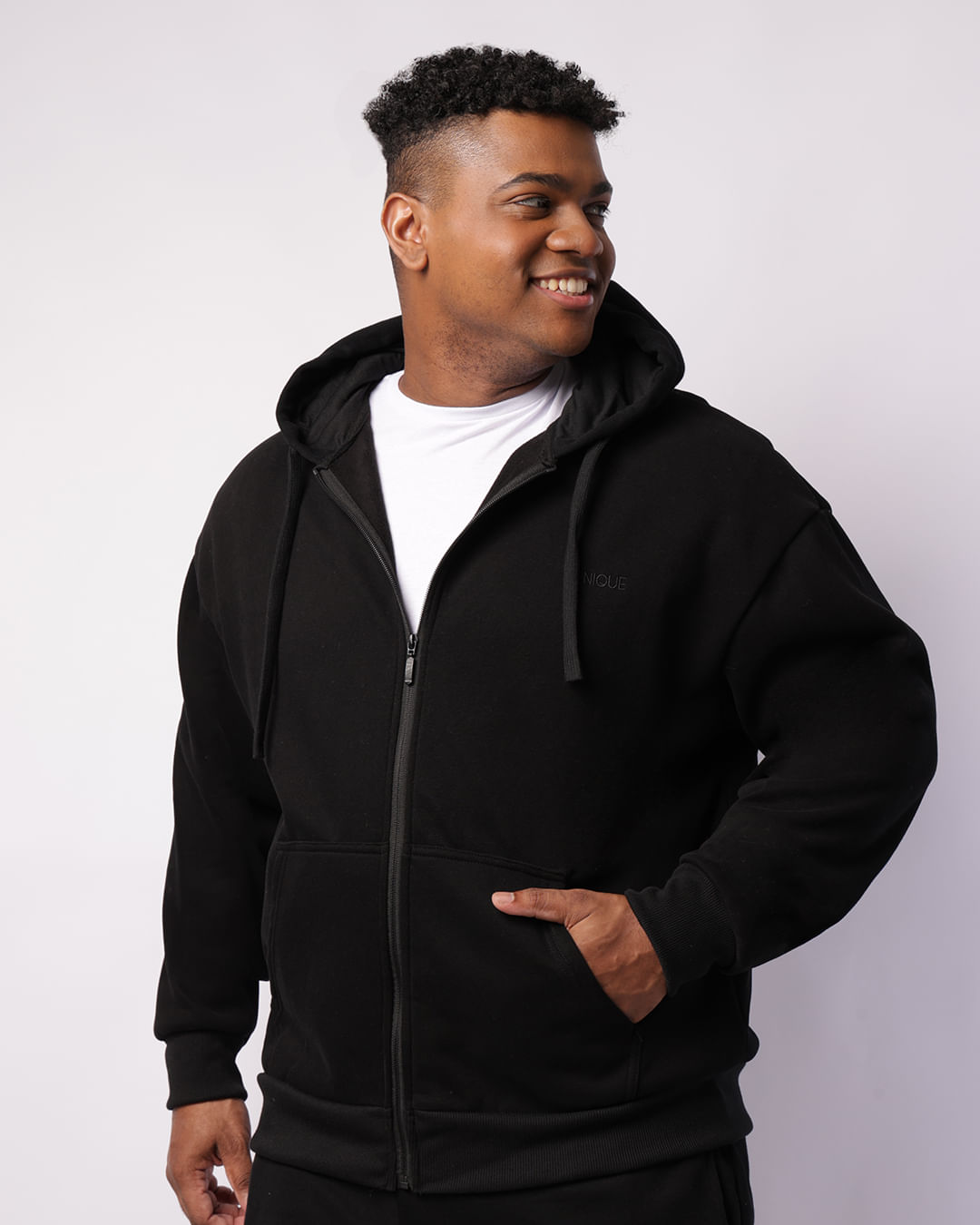 Jaqueta Moletom Plus Size Masculina com Capuz Bolsos Preta