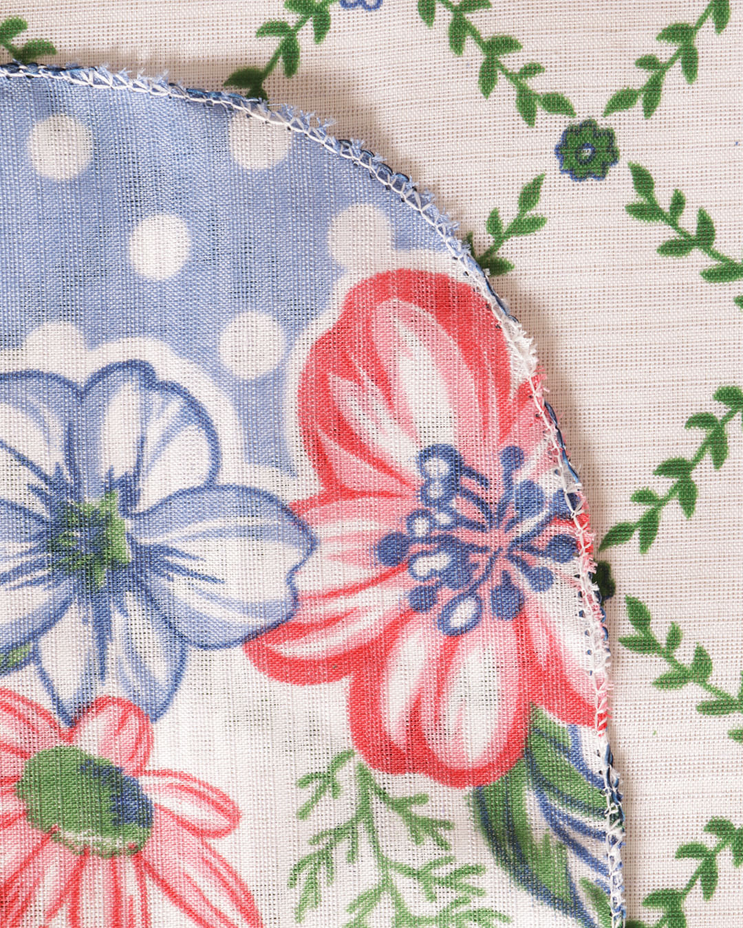 Toalha-Mesa-Pa-Quadrada-135x135---Off-White-Floral