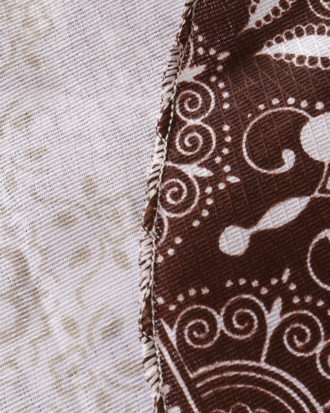 Toalha-De-Mesa-Redonda-Raner-Estampada-Marrom