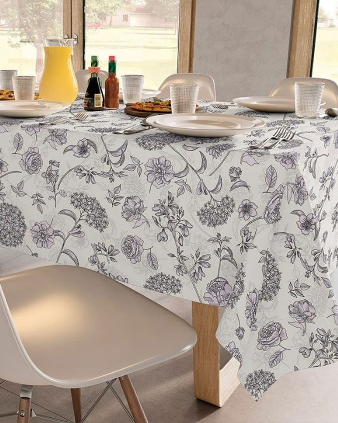 Toalha-De-Mesa-140x210-Retangular---Linh---Preto-Floral