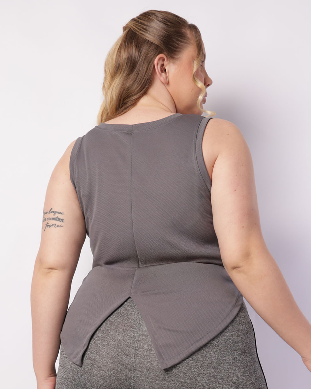 Regata-Plus-Recorte-Costas---Cinza