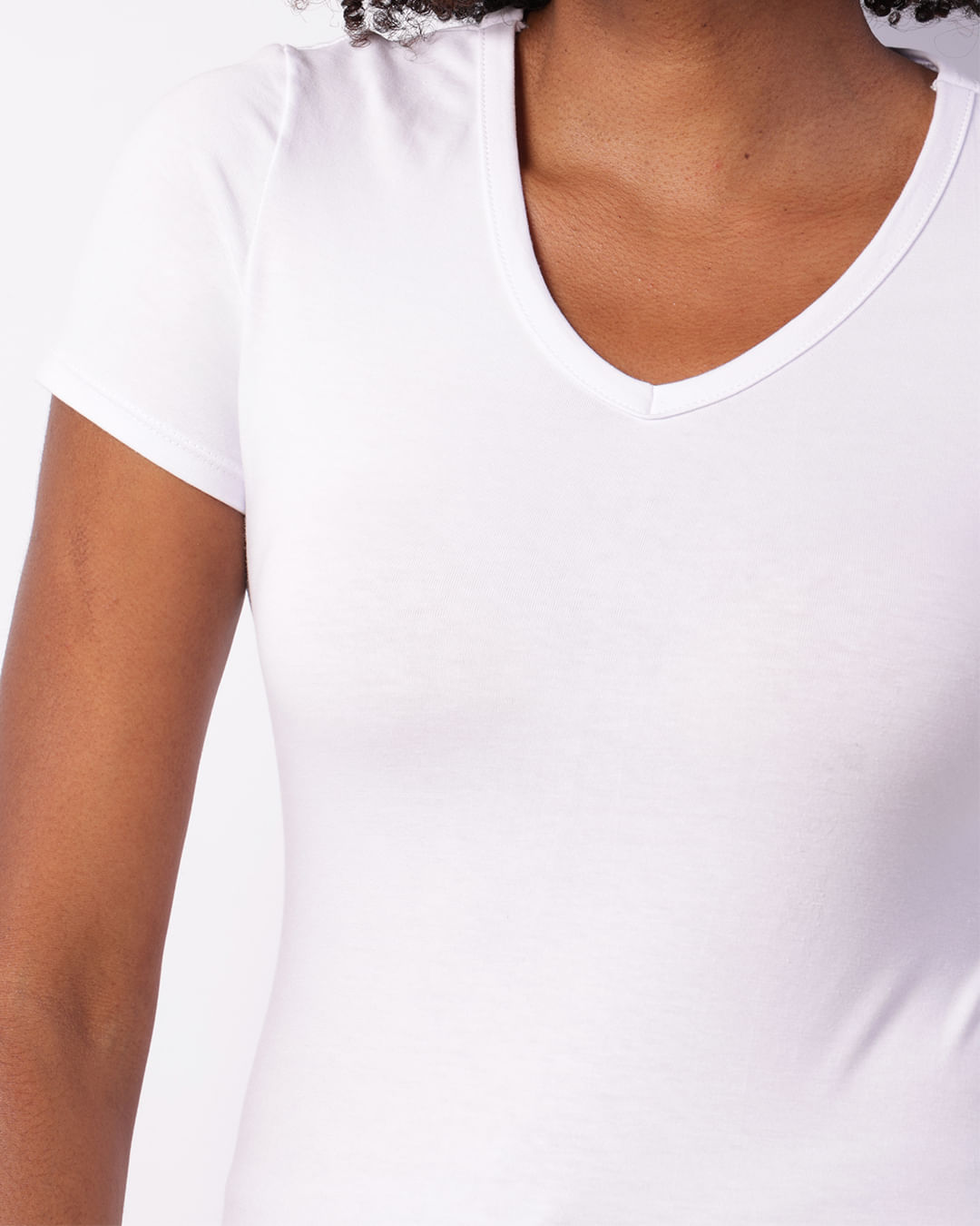 Blusa-127902-Gola-V-Slim-Branco---Branco