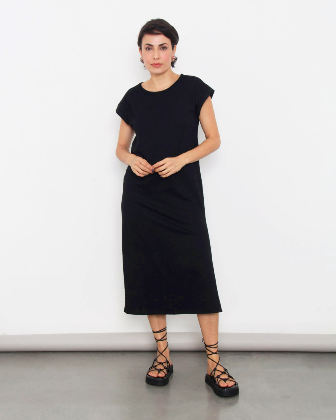 Vestido-1000111901-Midi-Amplo---Preto