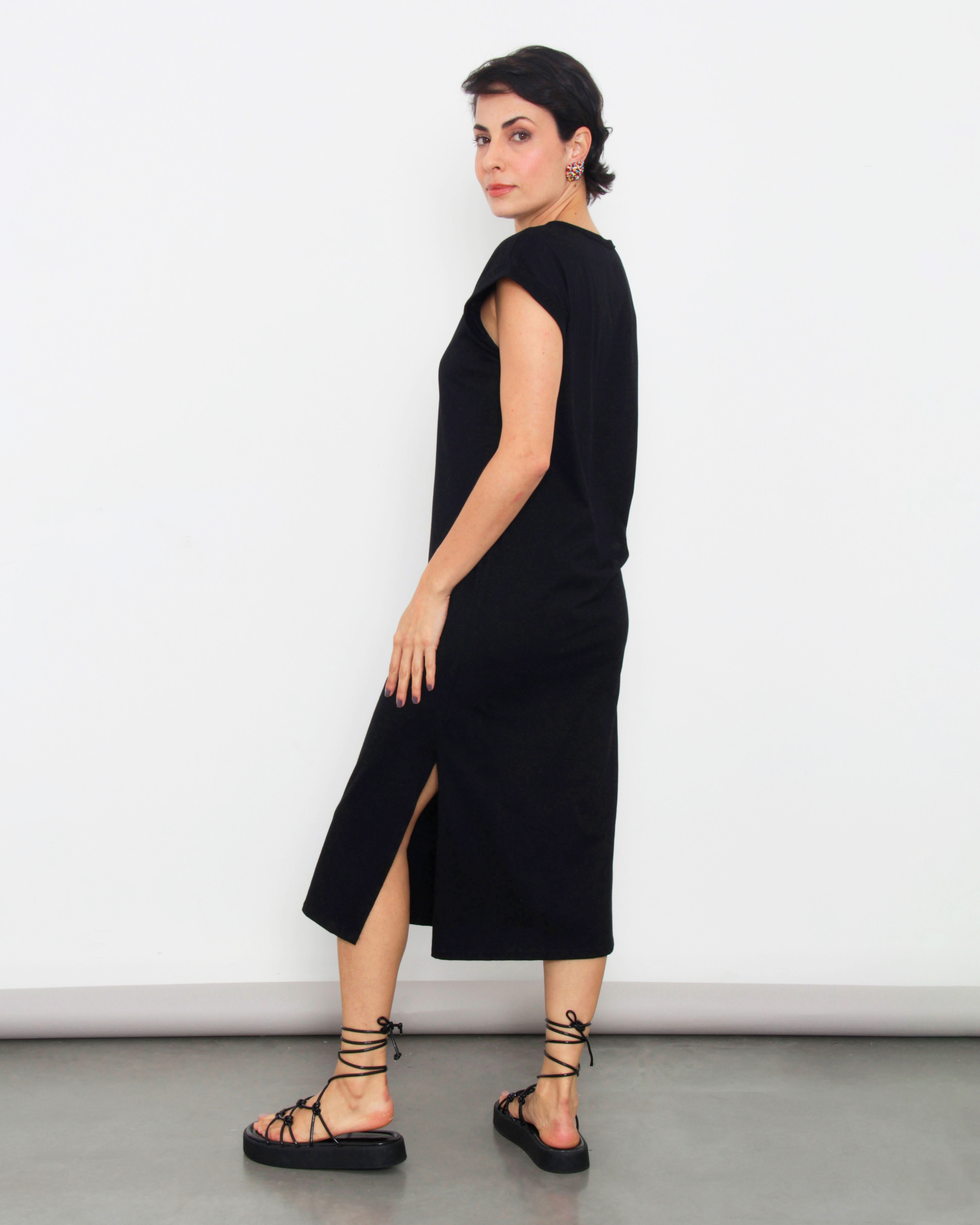 Vestido-1000111901-Midi-Amplo---Preto