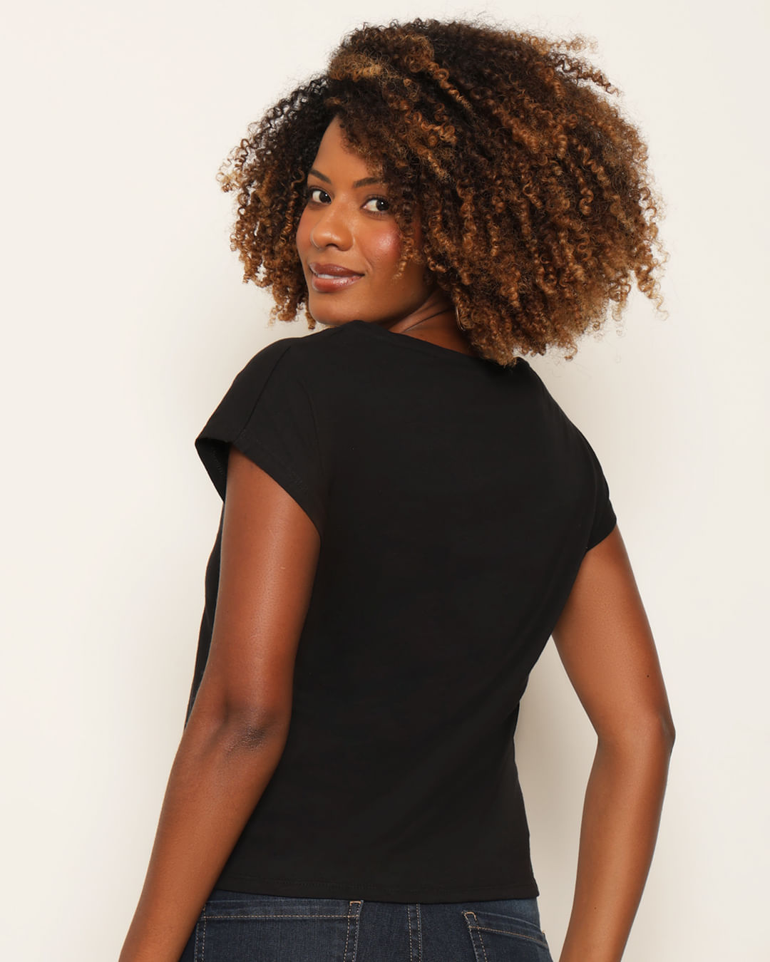 Blusa-Tt743-Estamp-Gola-V-Preta-Mesa---Preto