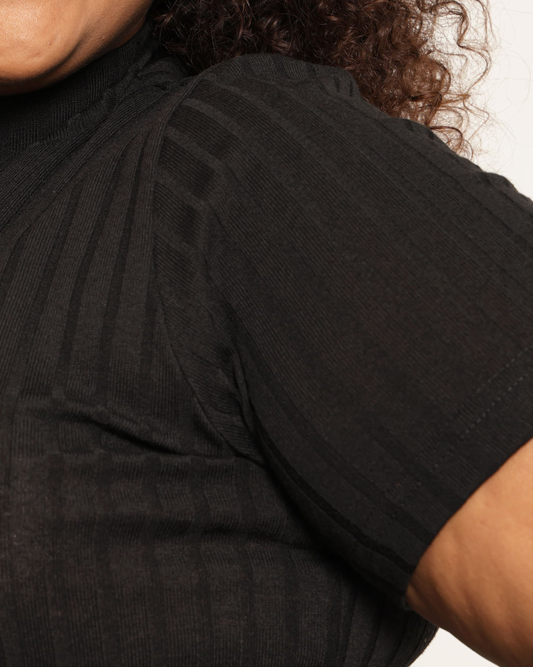 Blusa-Mc-311122pl-Gola-Alta-Canelada---Preto