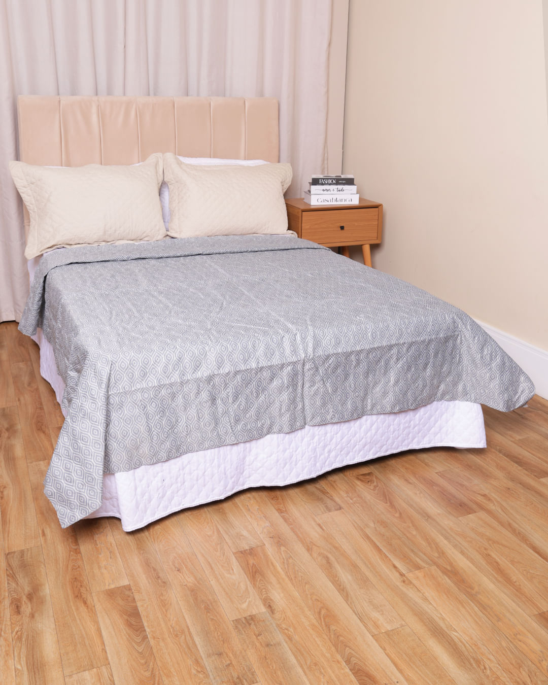 Colcha-Casal-Matelasse-com-Vies-Cinza-Medio