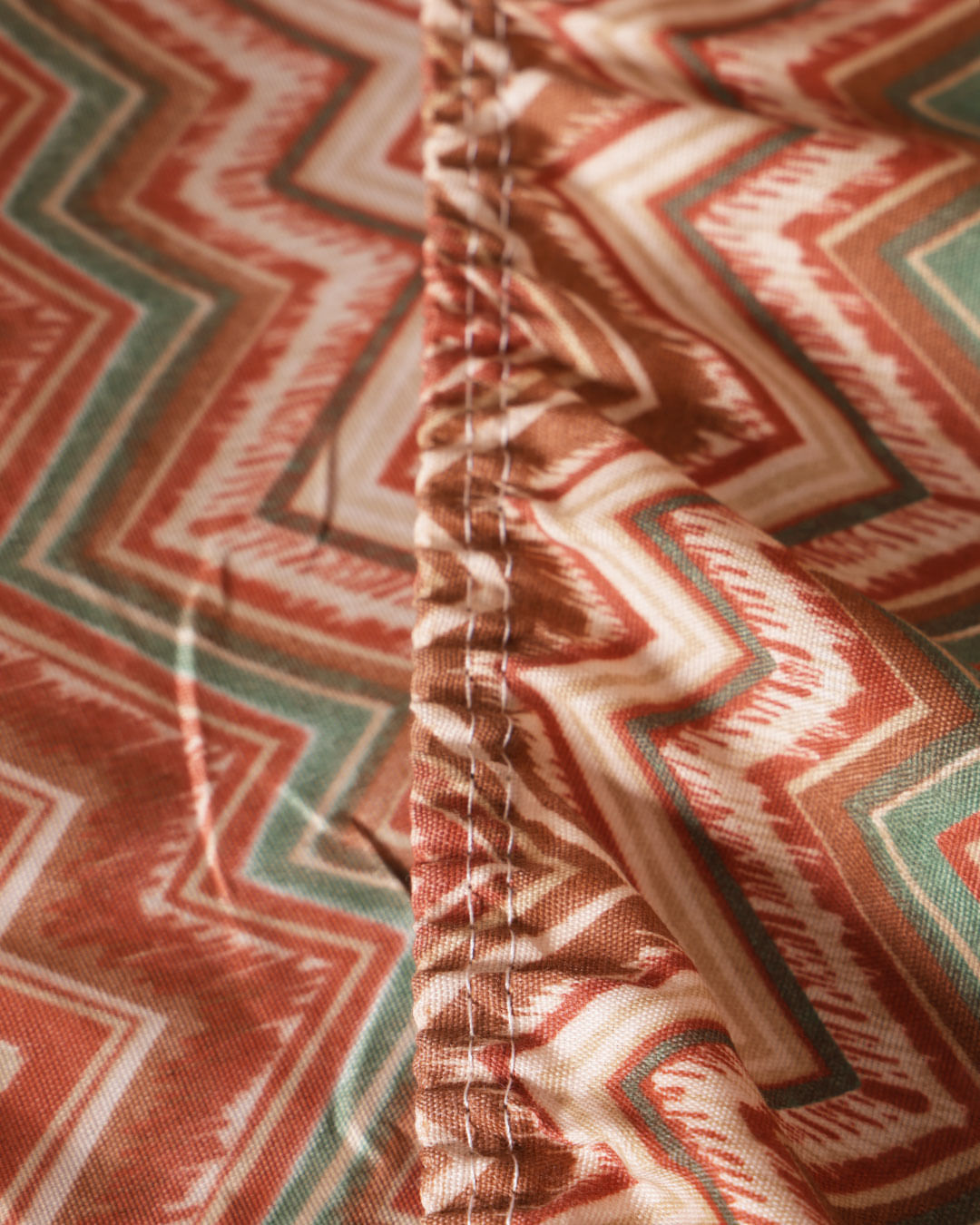 Lencol-Avulso-King-Microfibra-Moderno---Vermelho-Geometrico