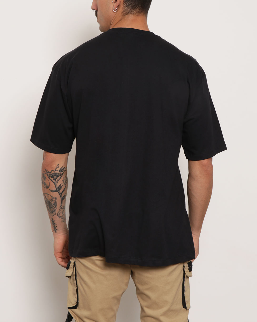 Camiseta-4f271-Ov-Escrita-No-Ombro-Pgg---Preto