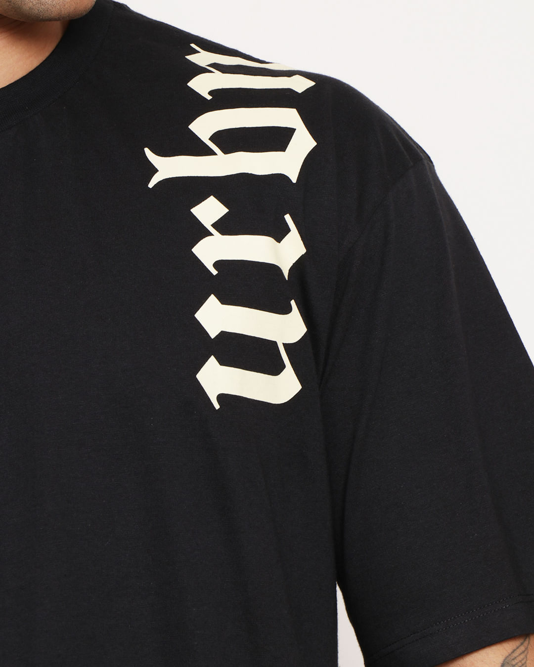 Camiseta-4f271-Ov-Escrita-No-Ombro-Pgg---Preto