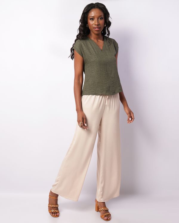 Calça Feminina Berry & Co. Acetinada com Cordão Bege P