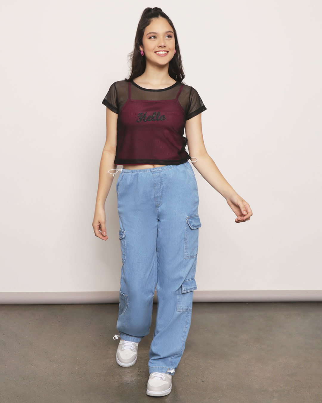 Blusa Juvenil Aplique Hello Com Sobreposição Malha Telada Preta-1751976464724