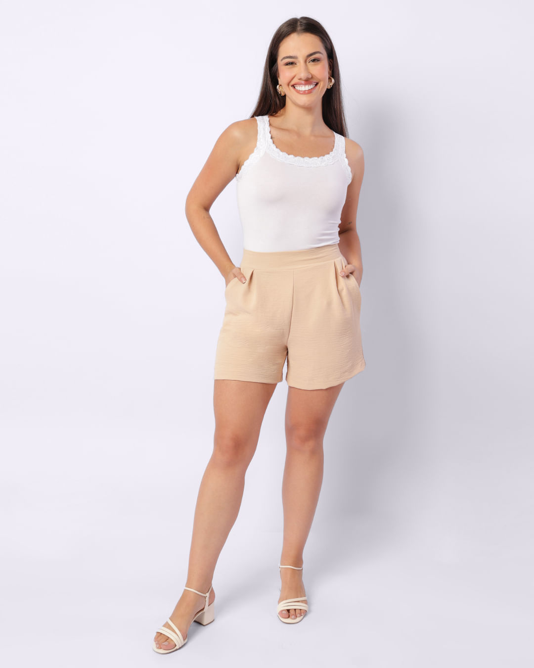 Short Feminino Curto Bolso Bege