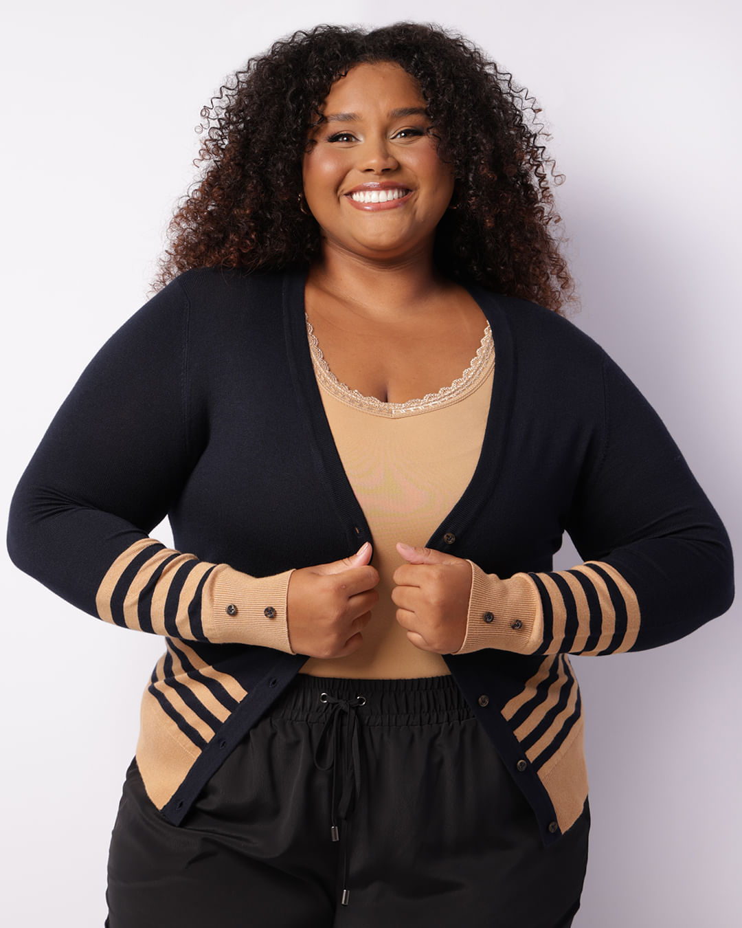 Cardigan Plus Size Feminino Tricô Manga Longa Decote V Com Botões