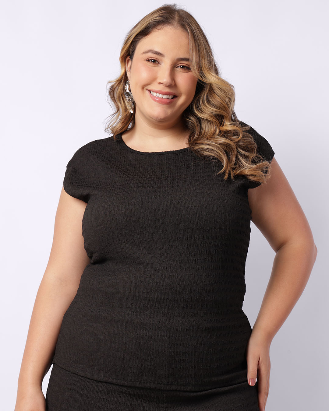 Blusa Plus Size Feminina Texturizada Abertura nas Costas Preta