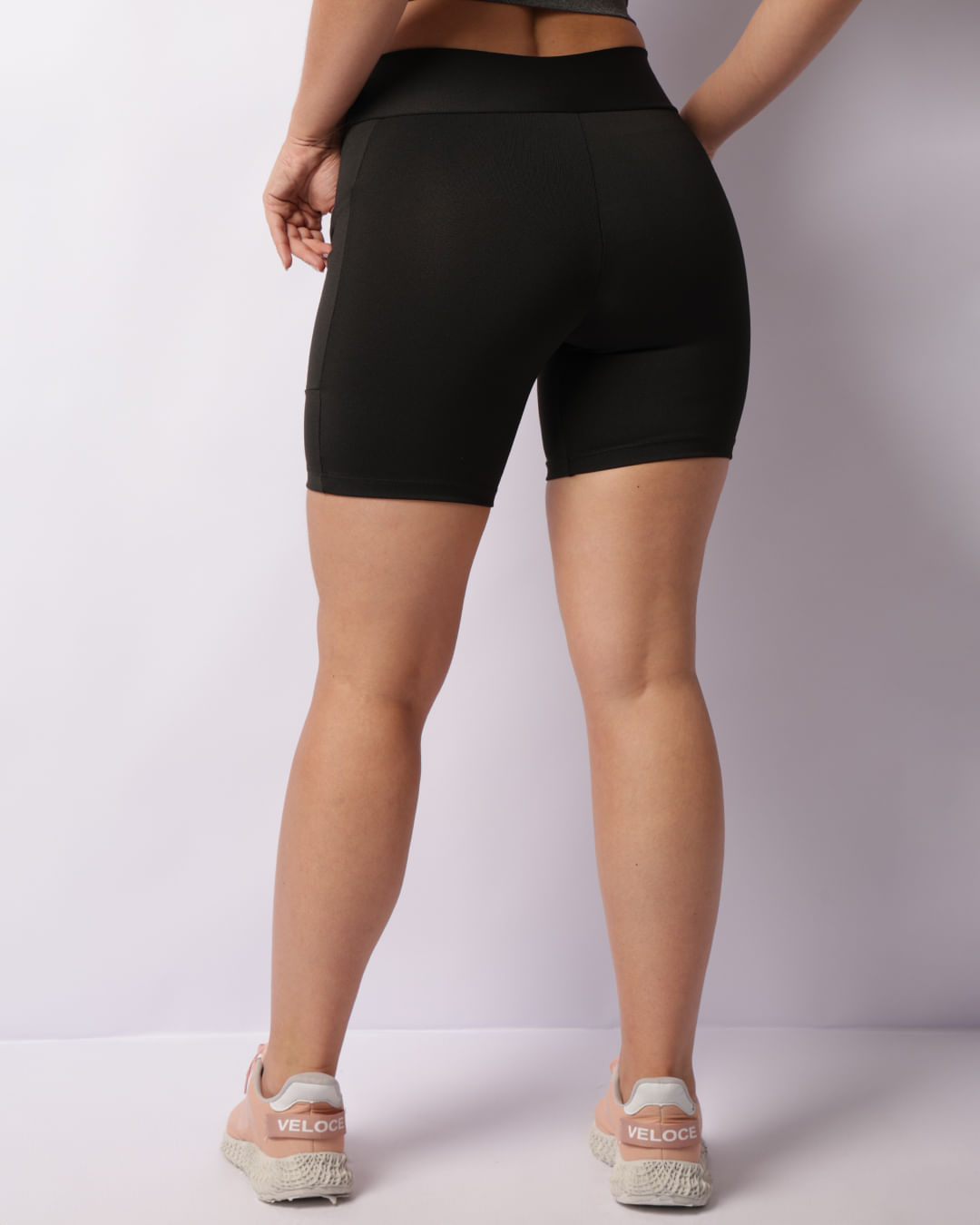 Short Fitness Feminino Suplex Com Bolsos Laterais Preto-1755876412452