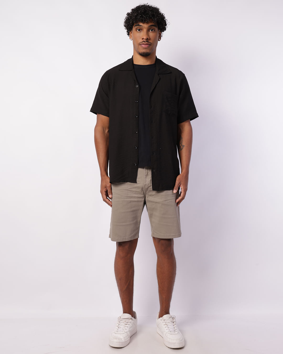 Camisa Masculina Viscose com Bolso Manga Curta Preta-1756304073817