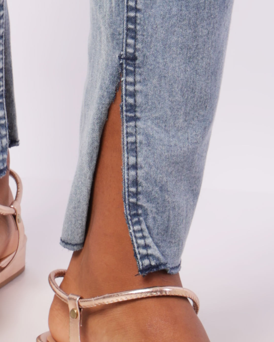 Calca-Jeans-Feminina-Skinny-Abertura-na-Barra-Azul--Ativo