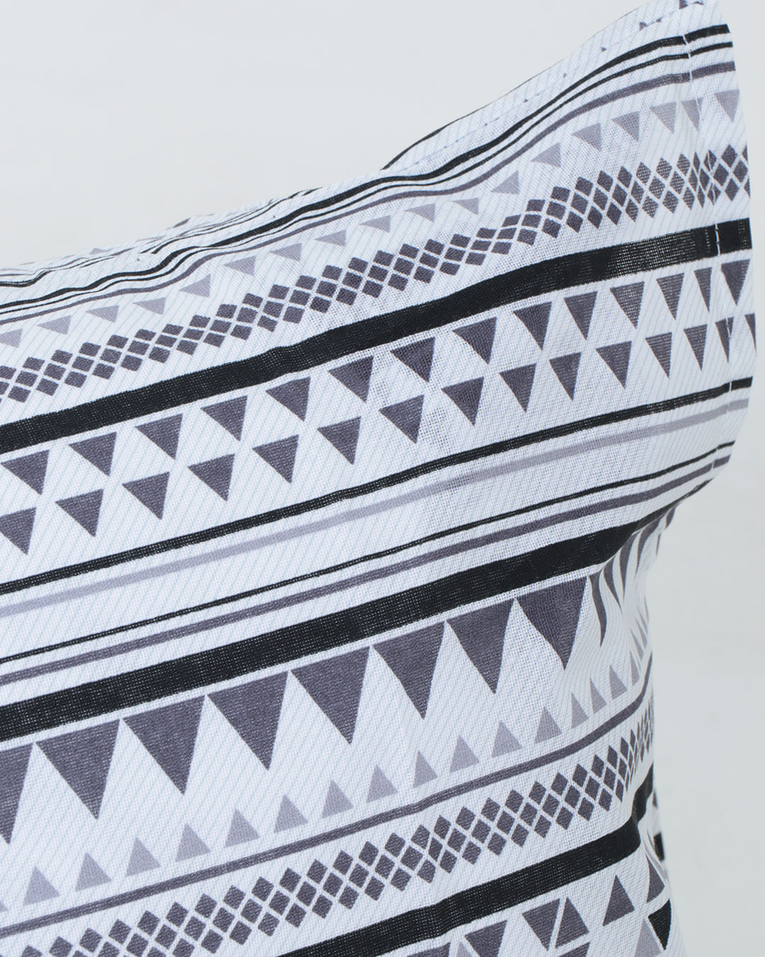 41111000161140-preto-geometrico-4