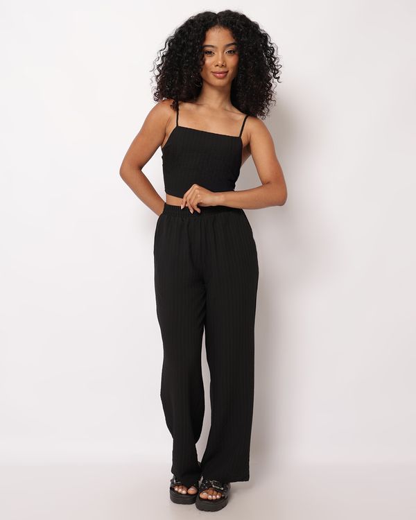 Calça Feminina Berry & Co. Reta Texturizada com Bolsos Preta M