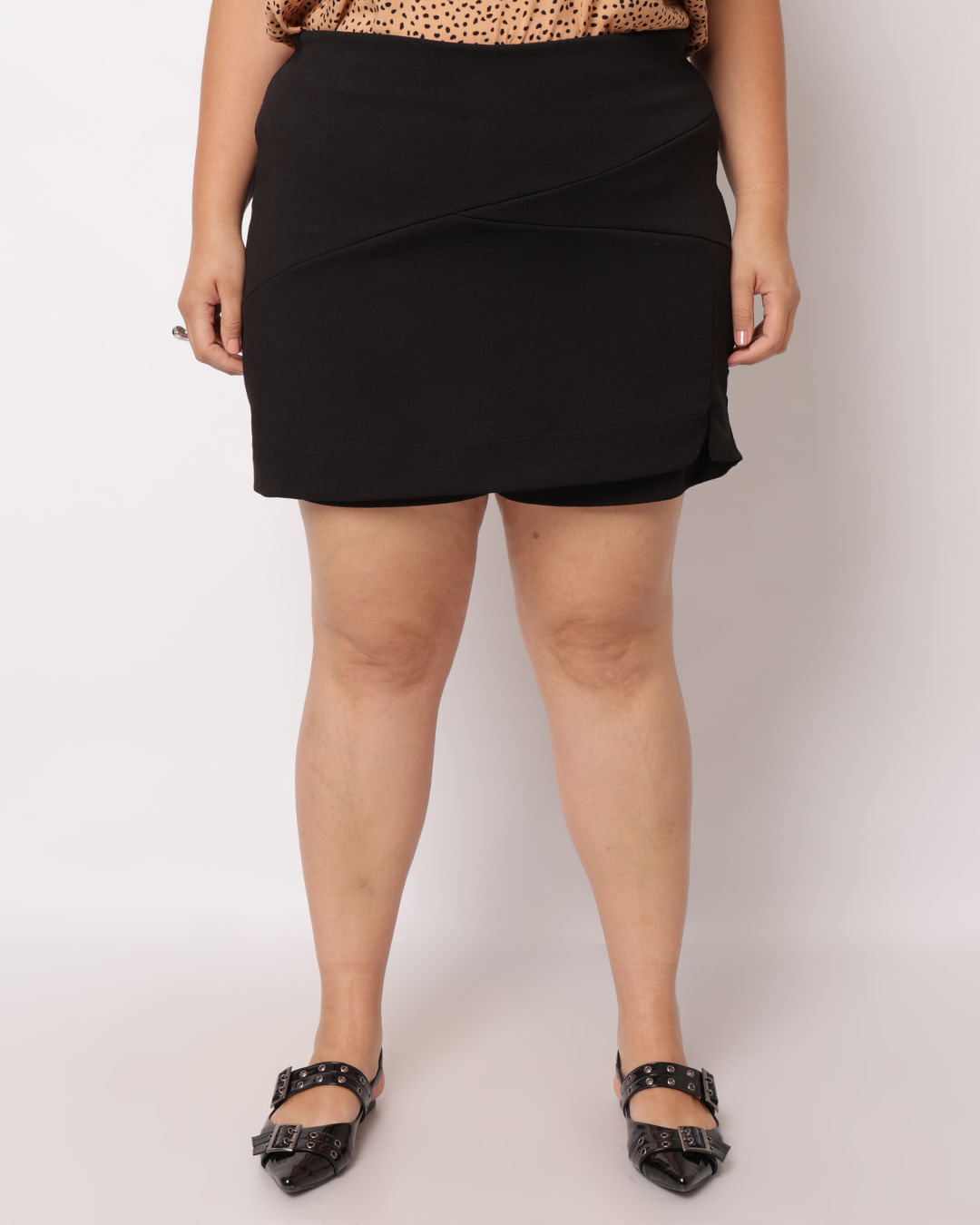 Shorts-Saia-4630-Det-Recortes-Crepe---Preto