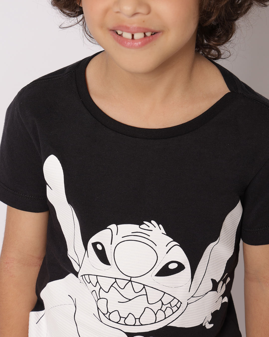 Camiseta-0402488-Mc-M-410-Stitch---Preto