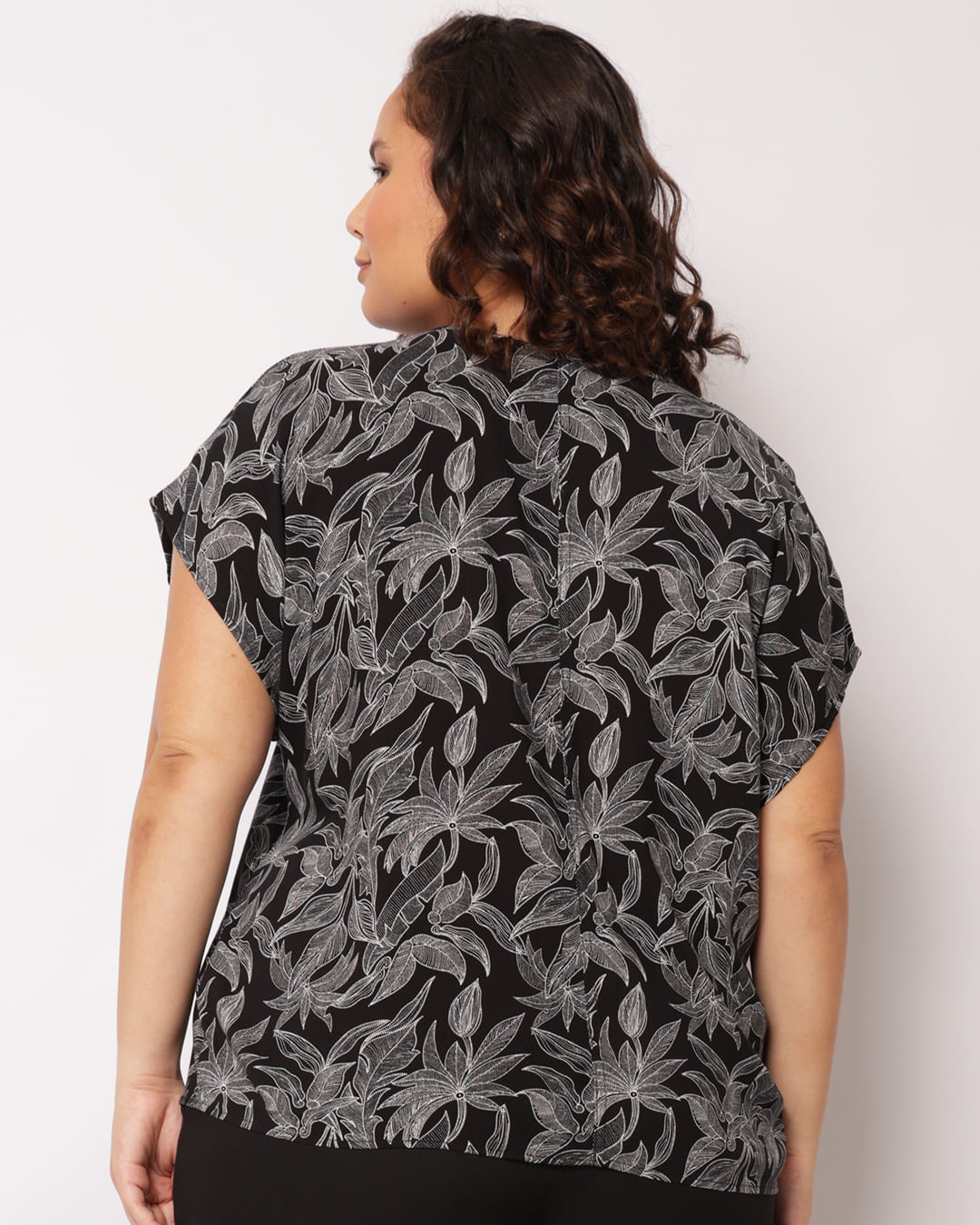 Blusa-730363-Manga-Morcego---Preto-Floral