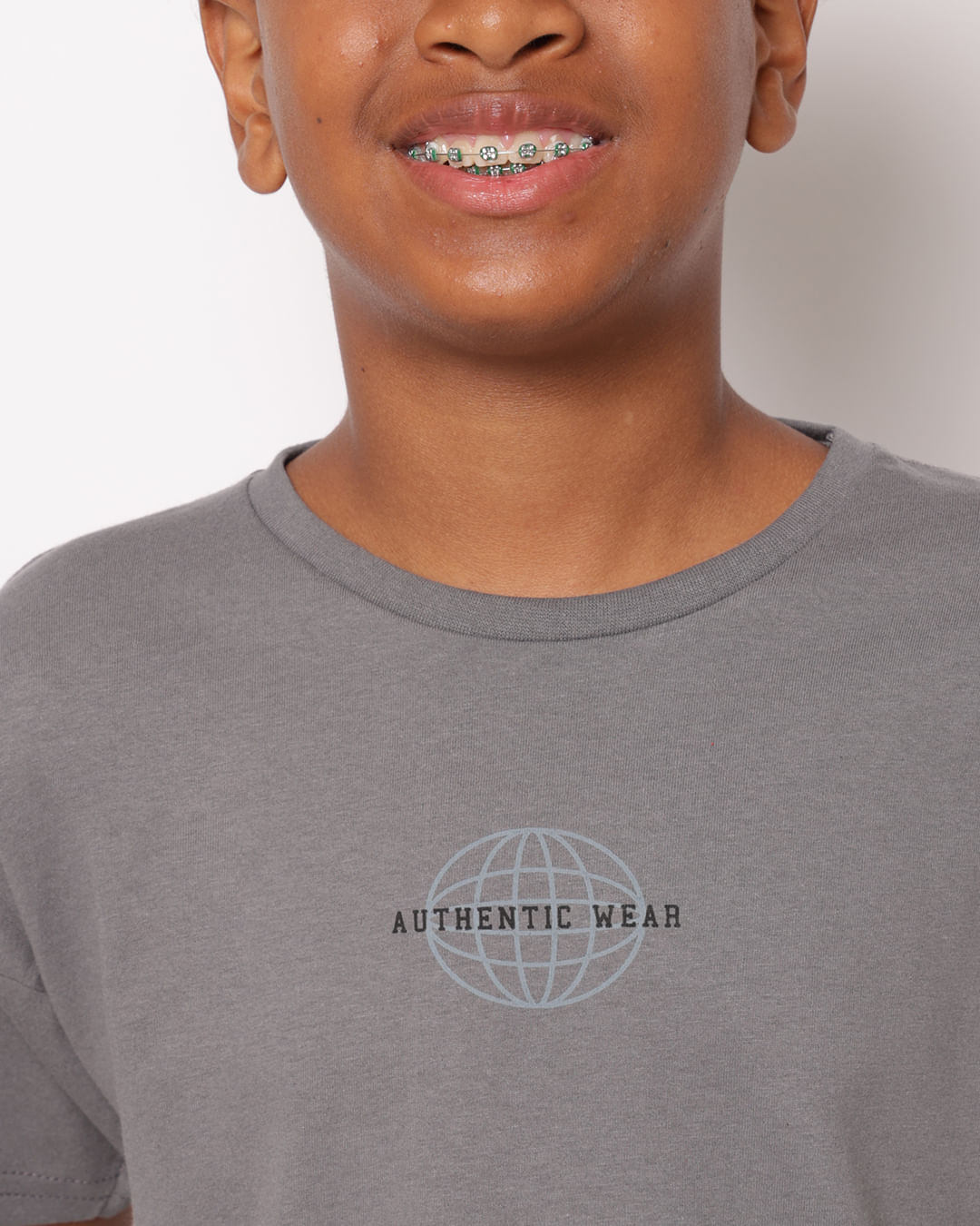 Camiseta-T43626-Mc-M-1016-Authentic-We---Cinza