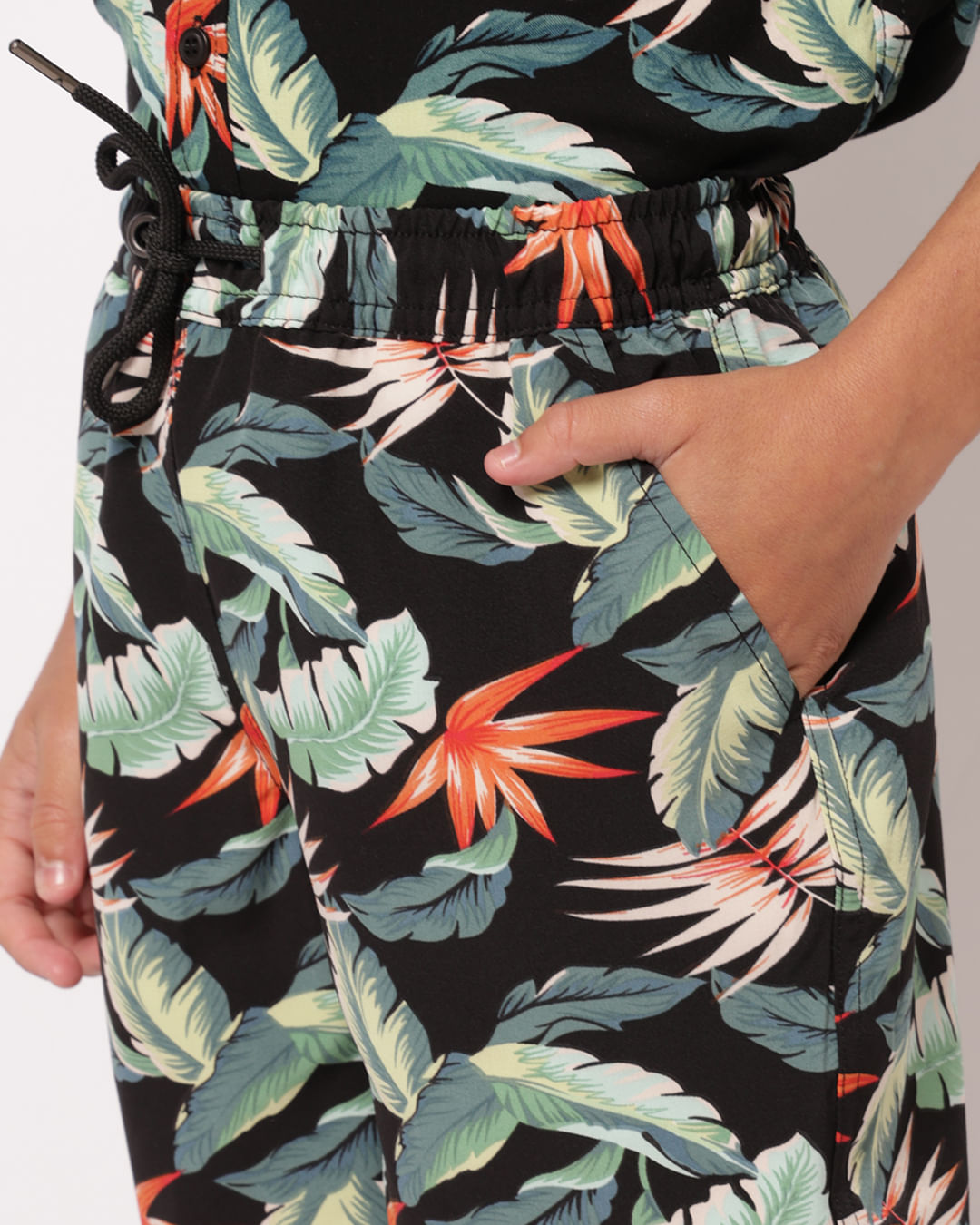 Bermuda-440528-M-Visco-410---Preto-Floral