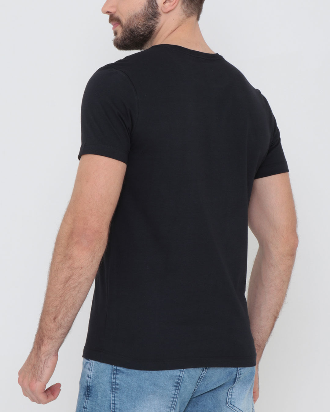 Camiseta-Com-Bolso-Frontal-Estampado-Preto